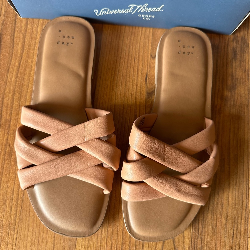 Universal Thread Tan colored Cosette Flat Sandals size 8